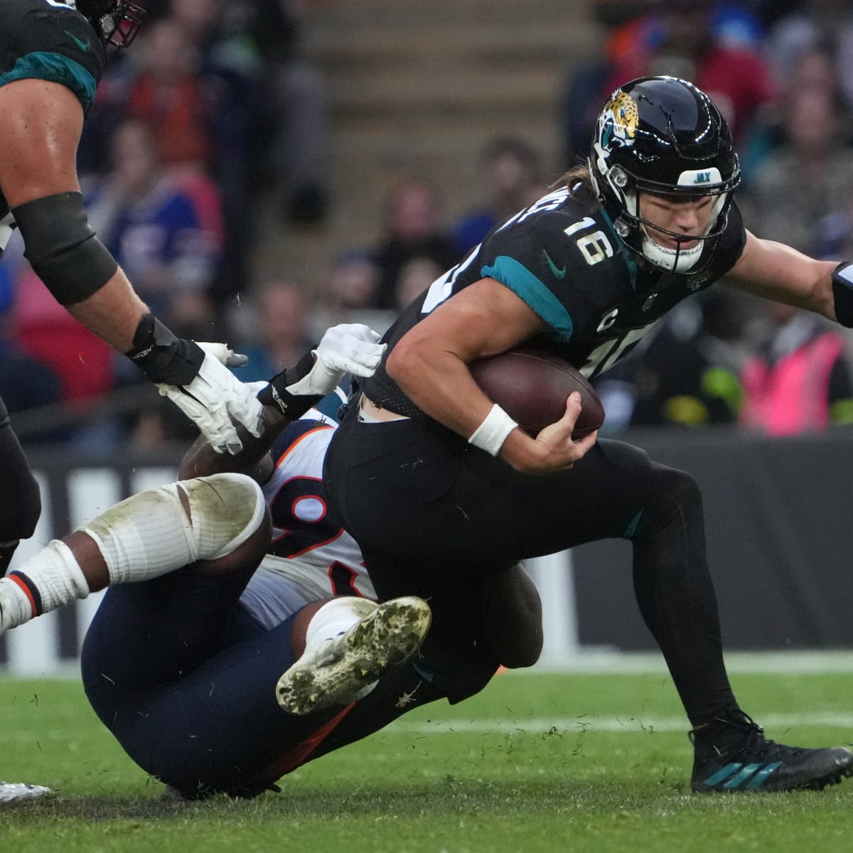 Jacksonville, FL, USA. 19th Sep, 2021. Jacksonville Jaguars quarterback  Trevor Lawrence (16) during 2nd half NFL football game between the  DenverBroncos and the Jacksonville Jaguars. Denver defeated Jacksonville  23-13 at TIAA Bank