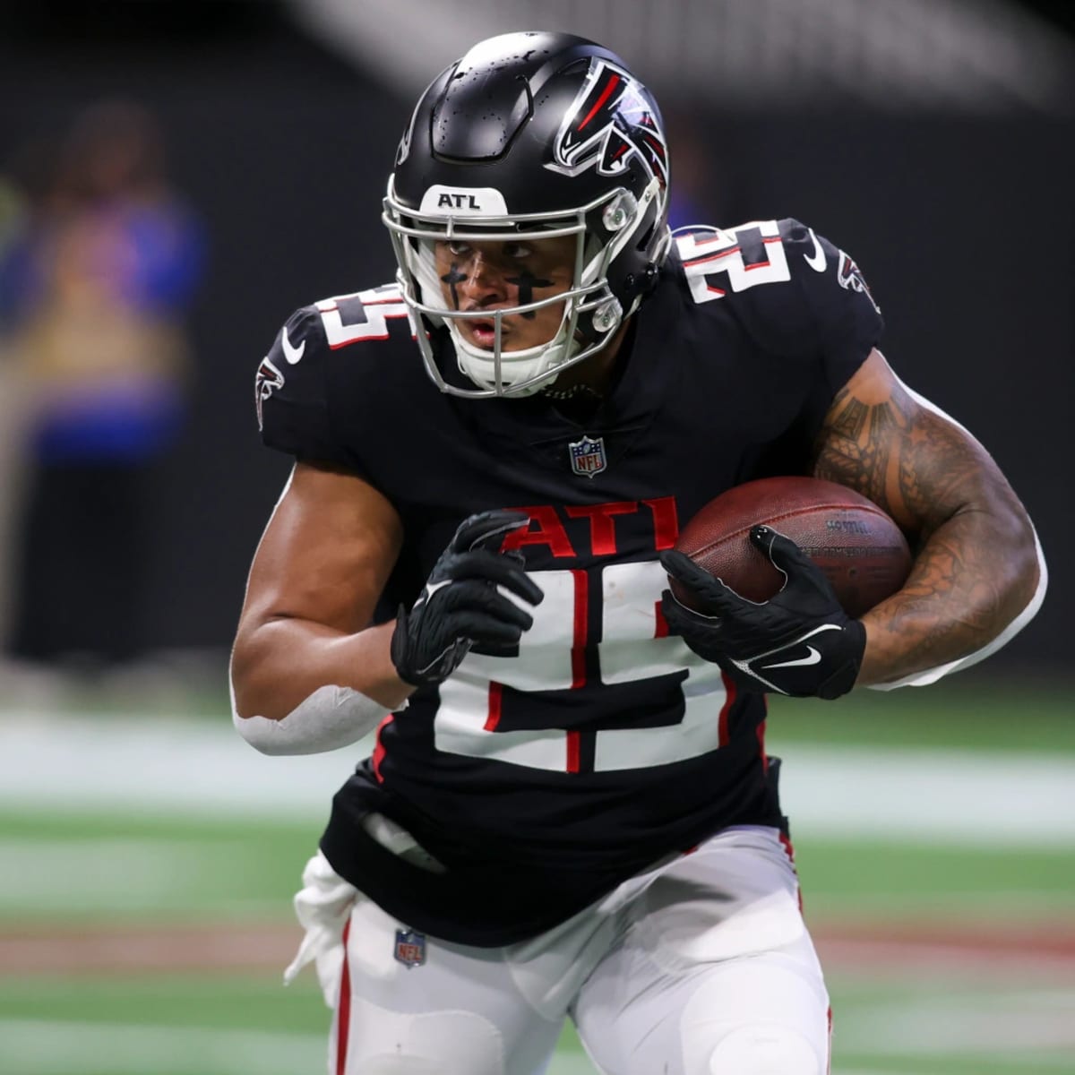 Atlanta Falcons running back Tyler Allgeier (25) pictured during an NFL  football game against the Washington Commanders, Sunday, November 27, 2022  in Landover. (AP Photo/Daniel Kucin Jr Stock Photo - Alamy