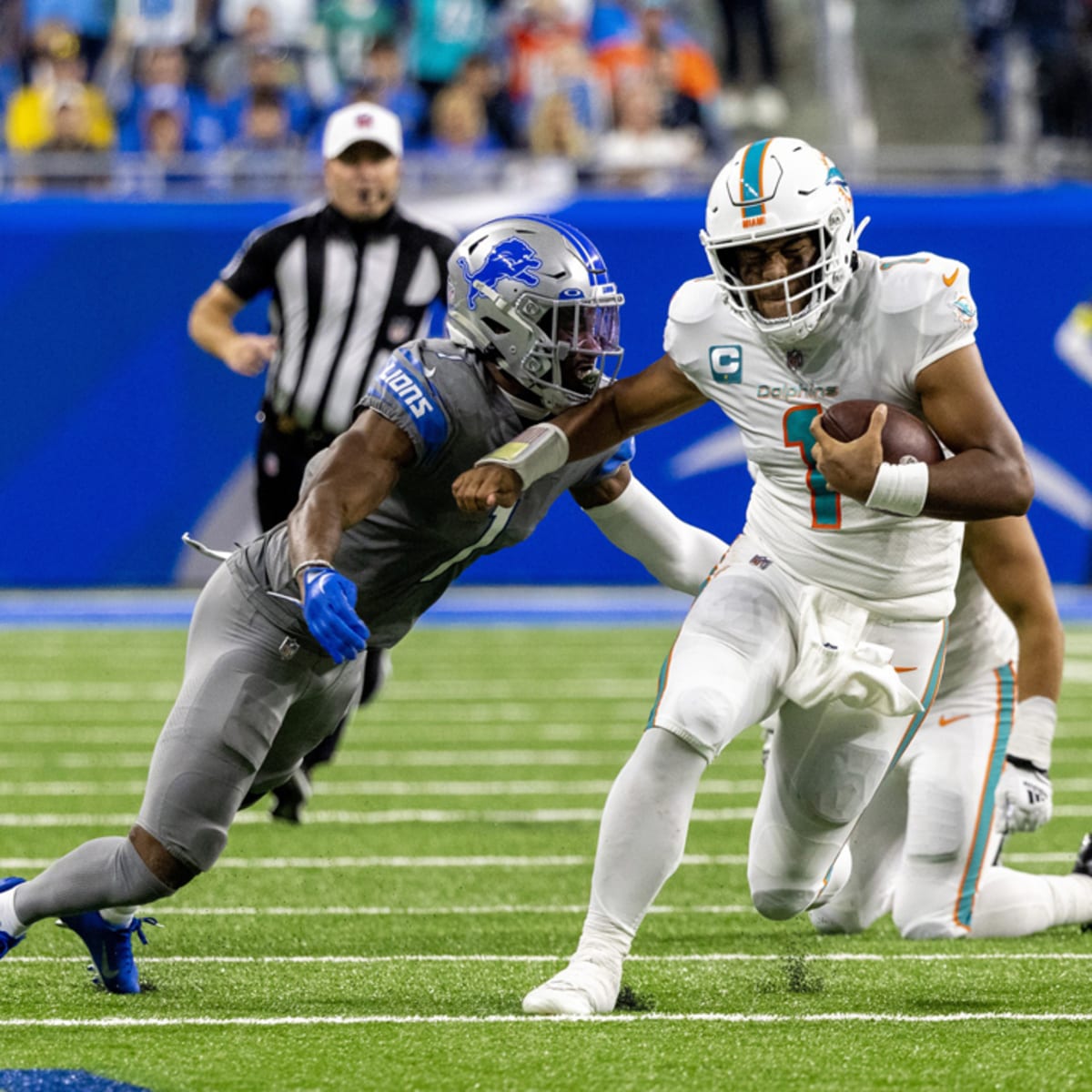 Detroit Lions offensive tackle Penei Sewell (58) blocks Miami