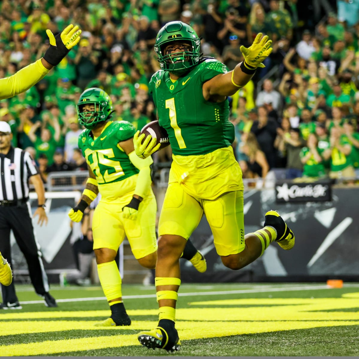 Oregon Football: Ranking the 2022 Oregon Ducks Football Uniforms - Sports  Illustrated Oregon Ducks News, Analysis and More