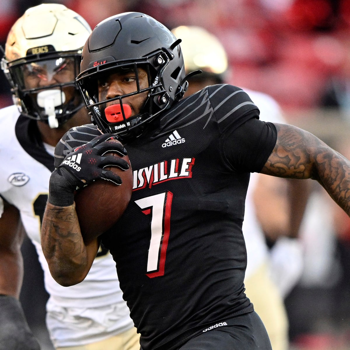 Louisville-Virginia football: Predictions, over/under, picks and odds