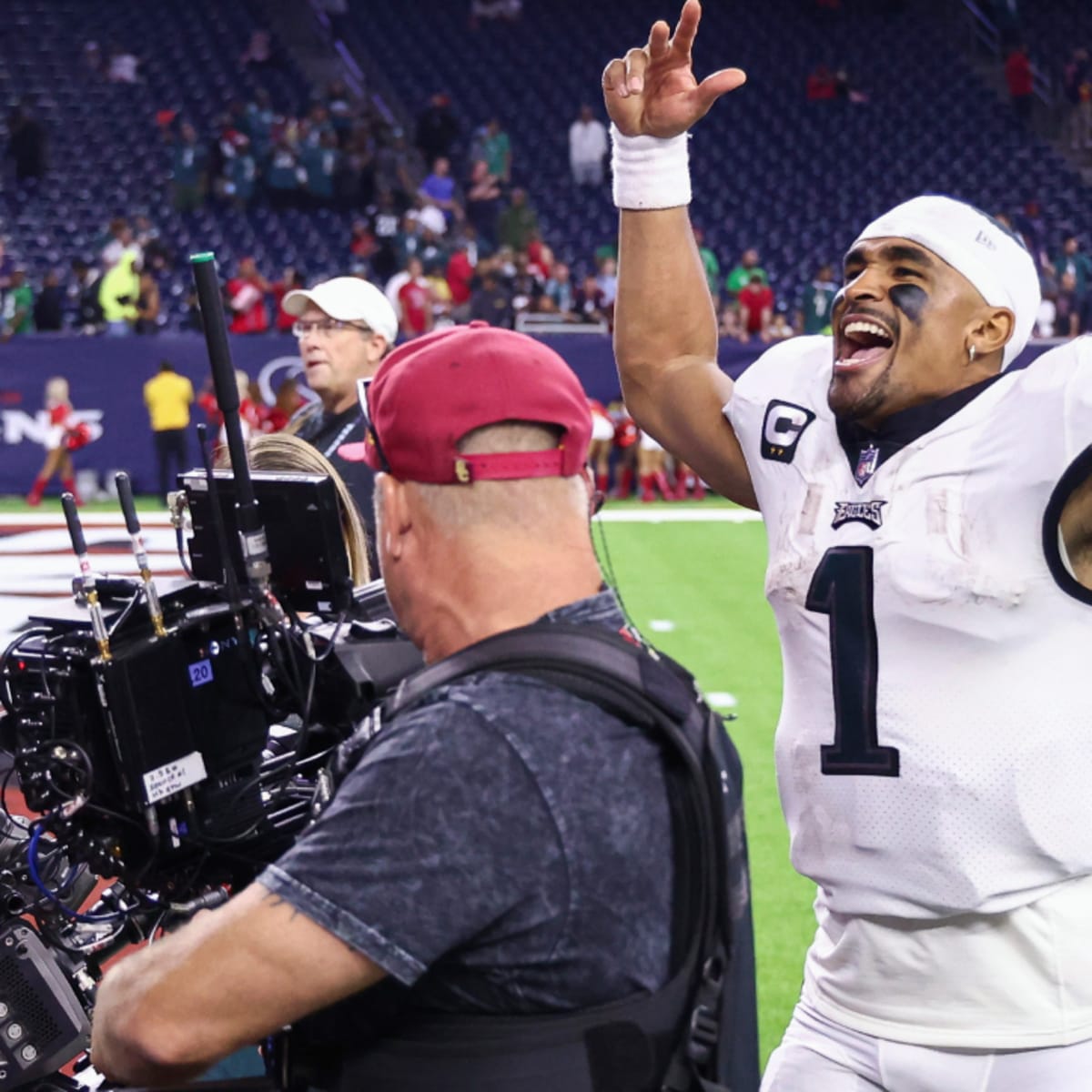 MVP! MVP! MVP!' For Eagles' Jalen Hurts, 'it's all love' in 8-0 start 