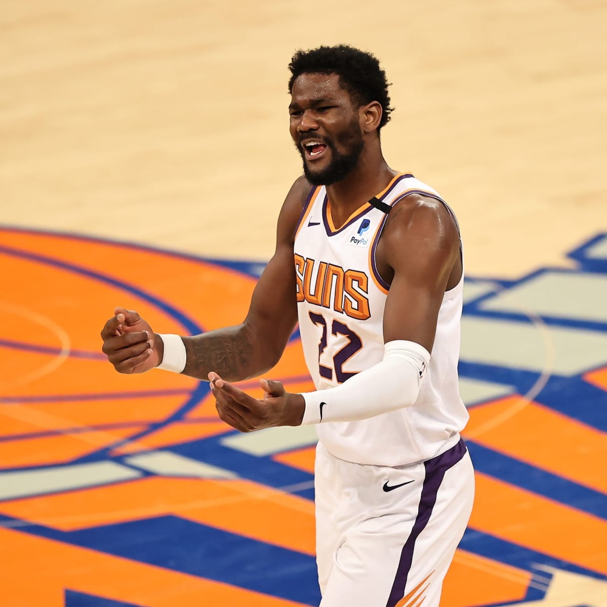 Trail Blazers loosely linked to Phoenix Suns center Deandre Ayton 