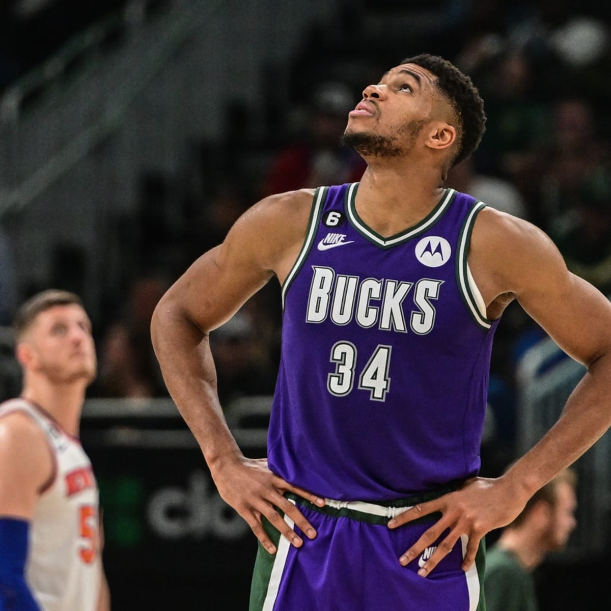Giannis Antetokounmpo ruled out with knee injury
