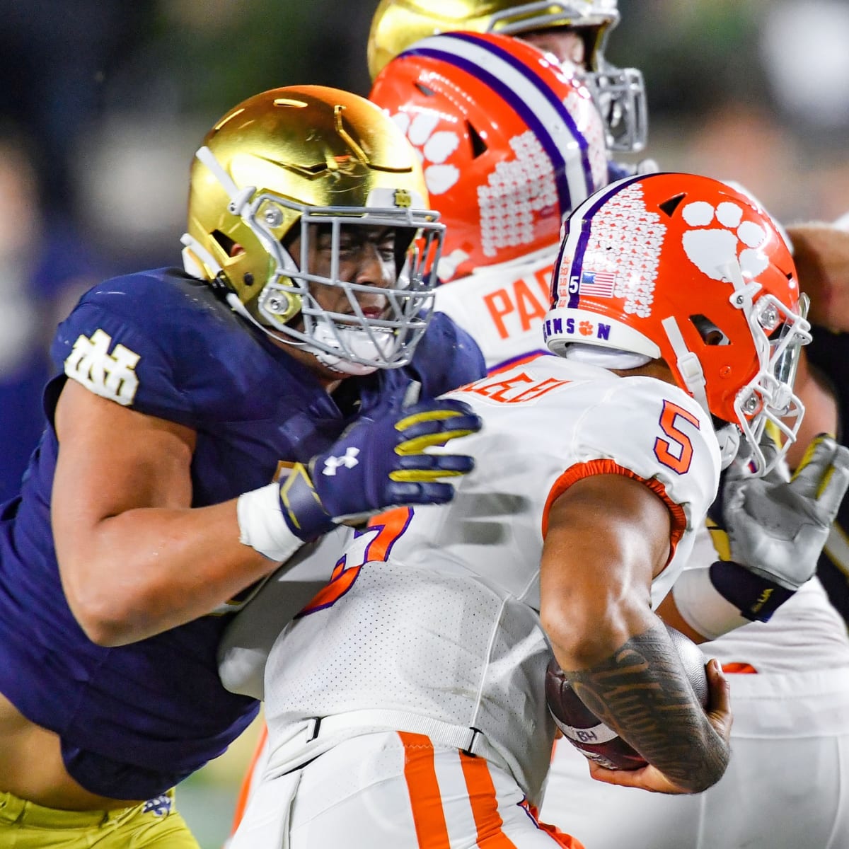 Clemson holds off late rally by Notre Dame, 24-22