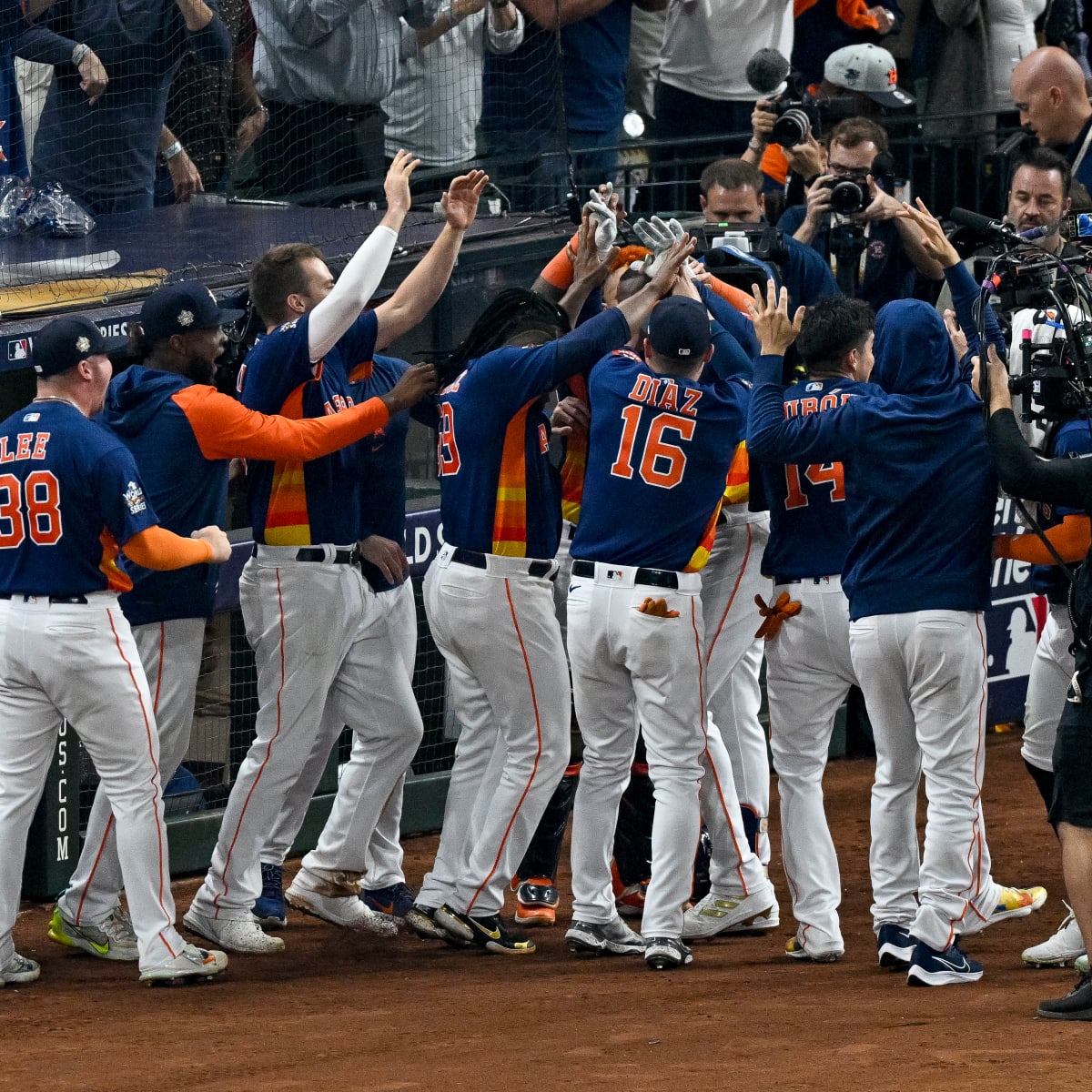 World Series Game 2 simulation: Astros hold off Phillies in 6-5 win