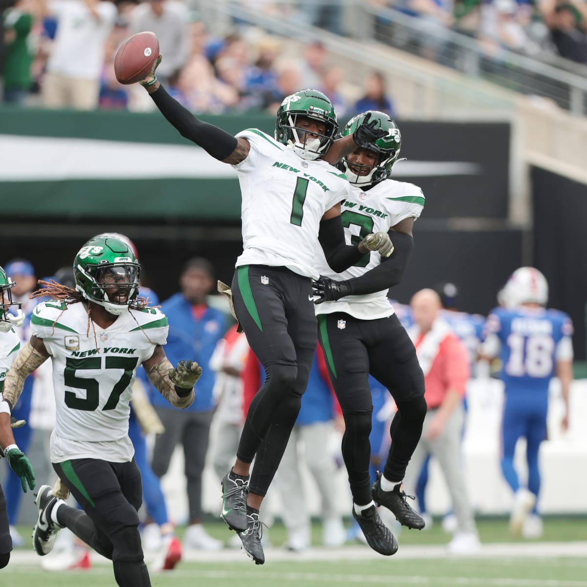 New York Jets cornerback Sauce Gardner (1) against the Buffalo