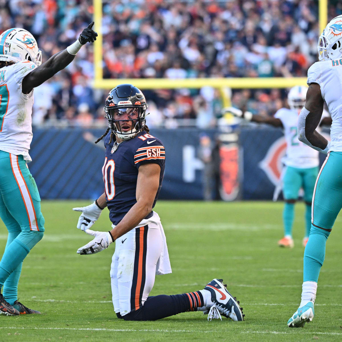 Chicago #Bears wide receiver Chase Claypool (10) can't make a catch in the  end zone under pressure from New York #Jets cornerback Sauce…