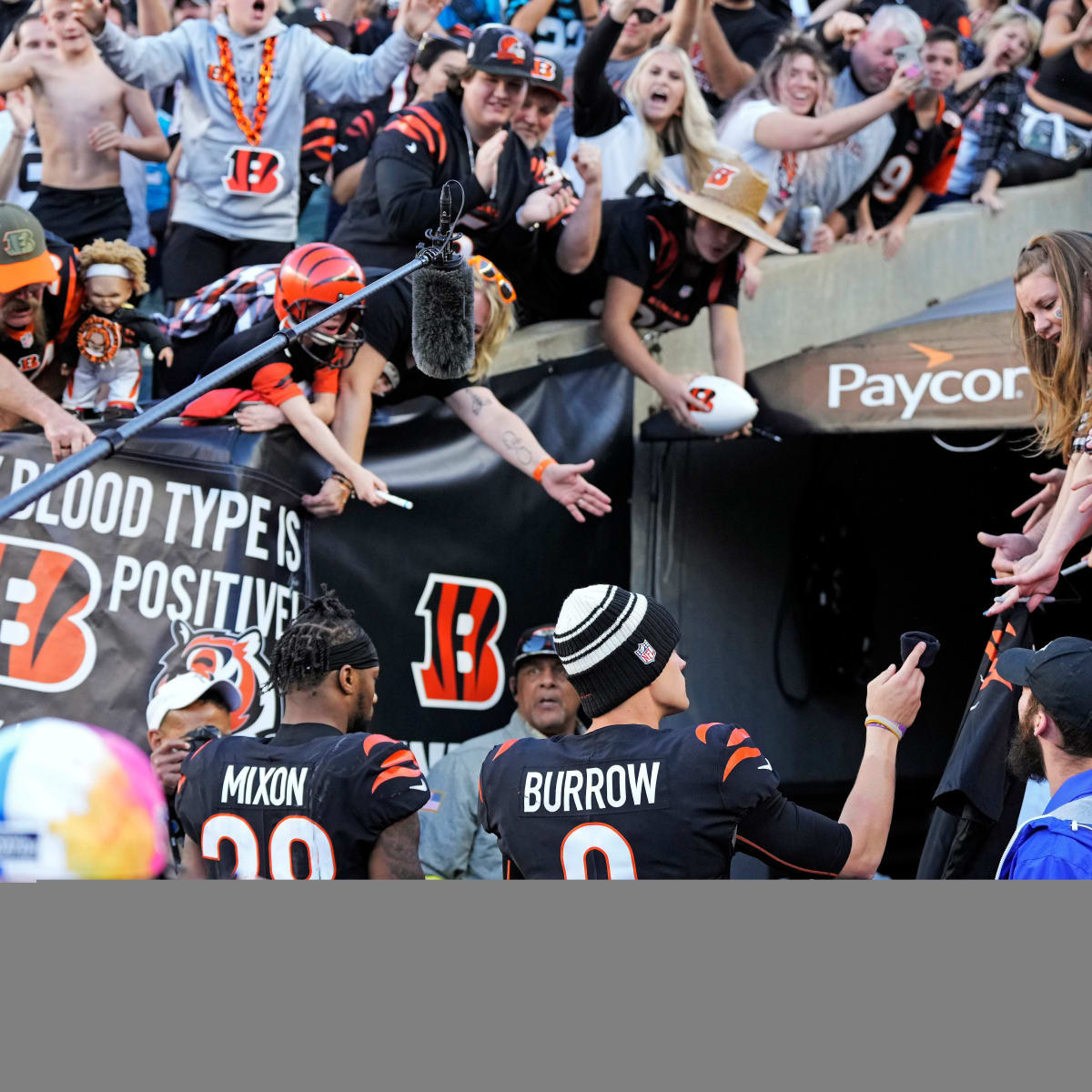 Mixon records record day as Bengals blowout Panthers in Paycor, 42-21.