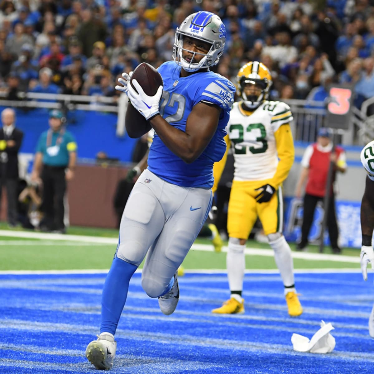 Watch the Detroit Lions' locker room celebration while chanting Dan