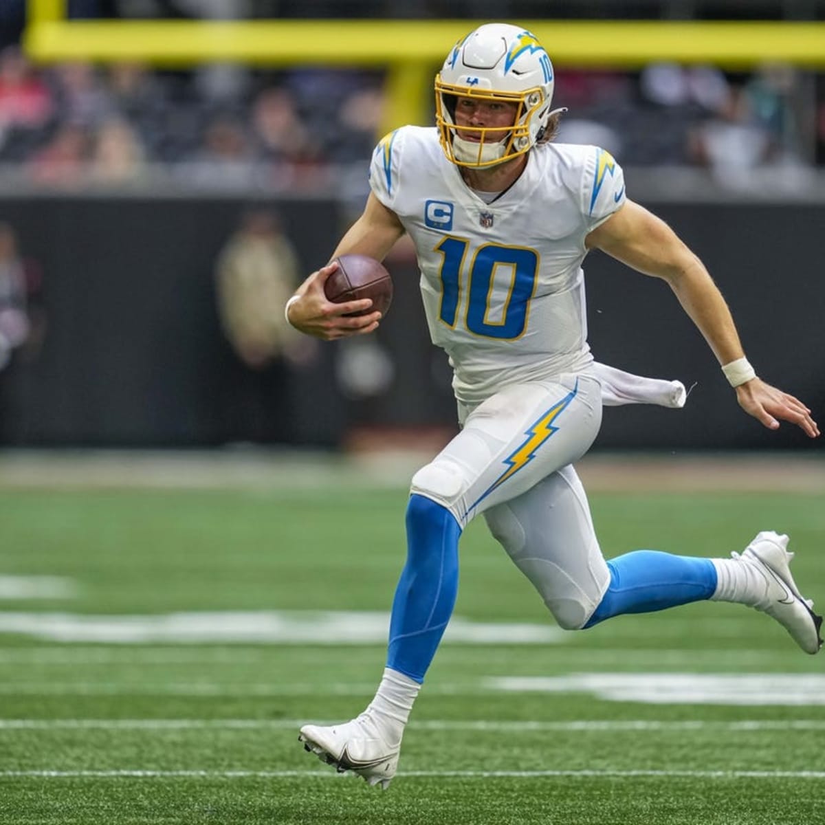 What time is the Los Angeles Chargers vs. Las Vegas Raiders game tonight?  Channel, streaming options, how to watch