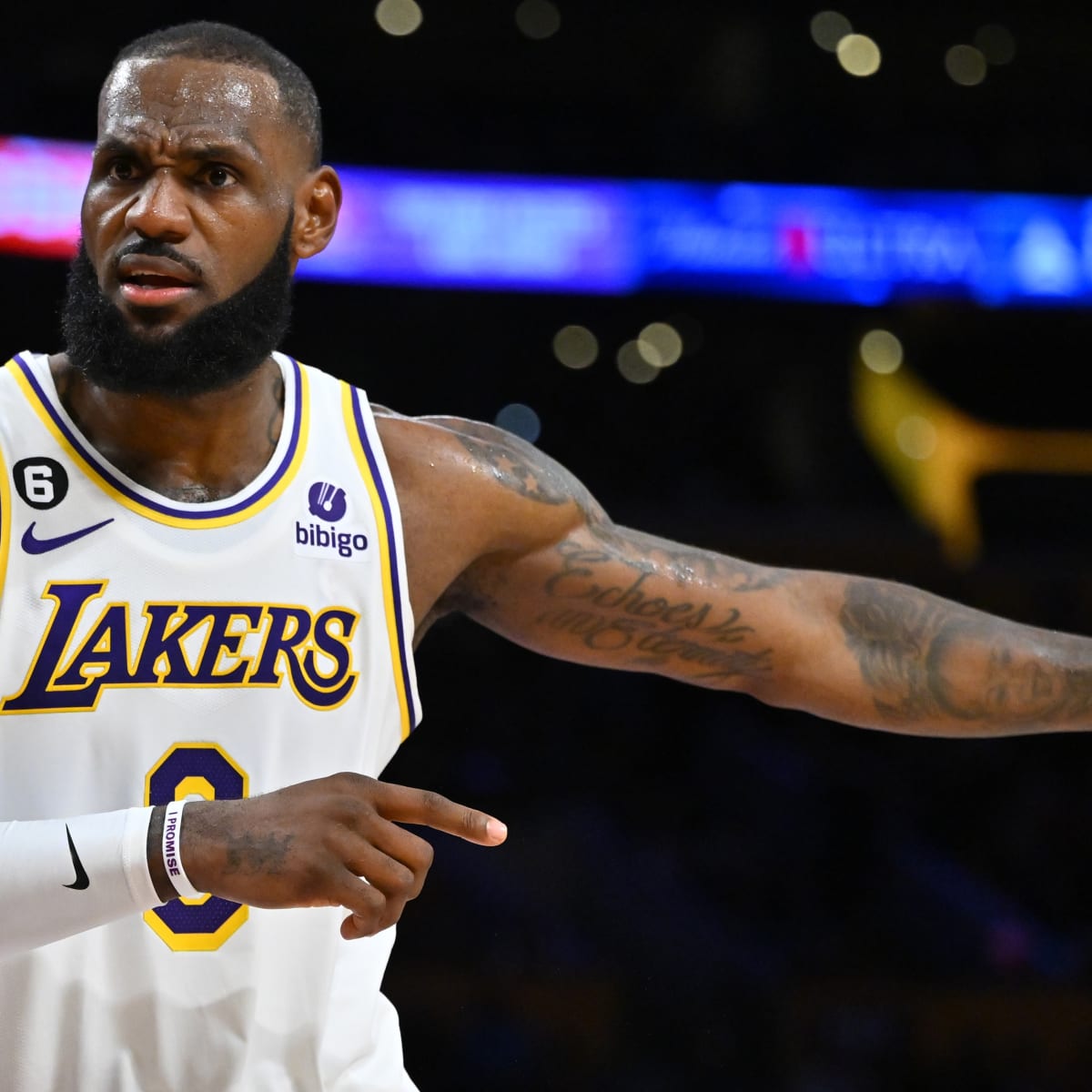 LeBron James remains verified on Twitter after slamming Blue service