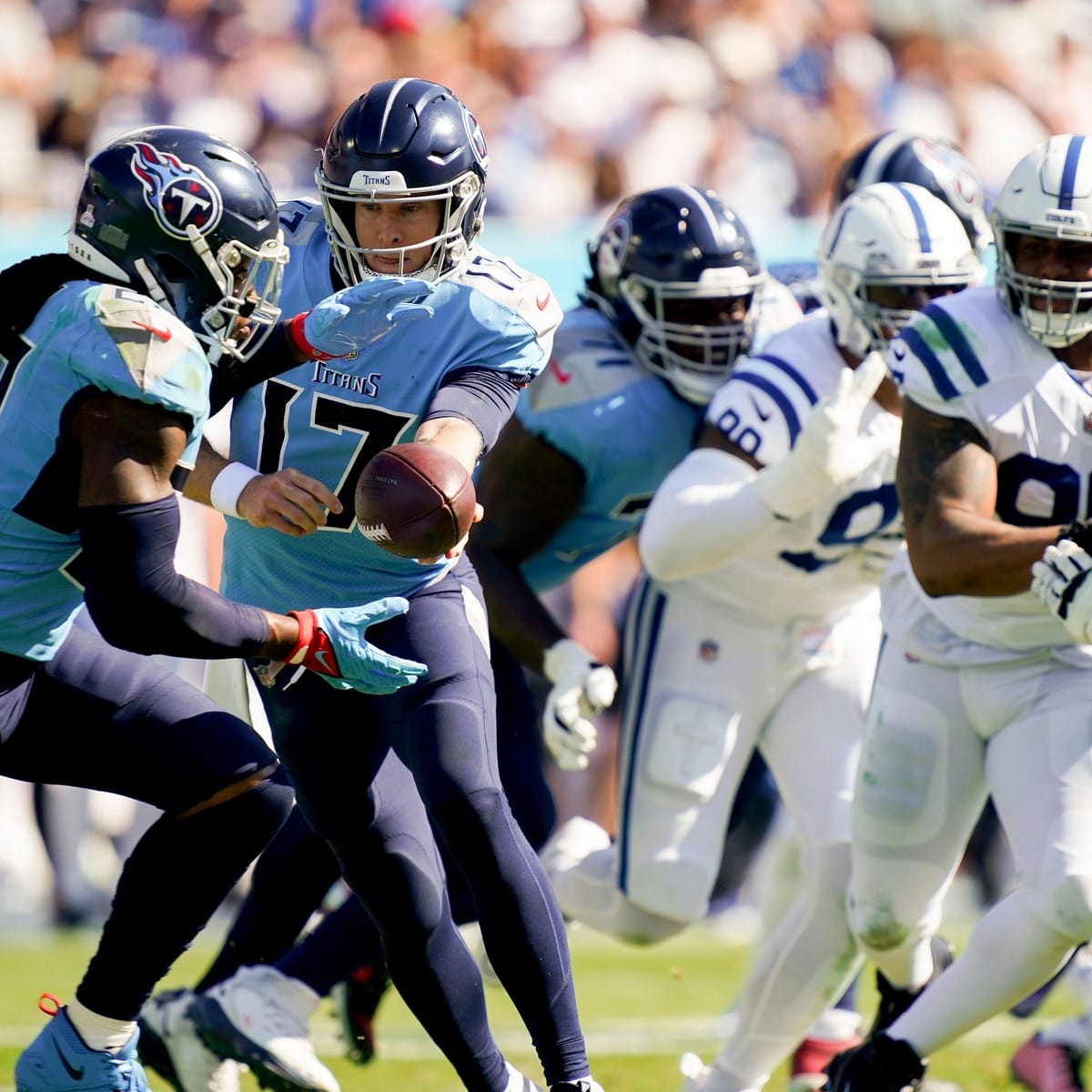 Why do the Titans keep running into a stacked box? Derrick Henry - Music  City Miracles