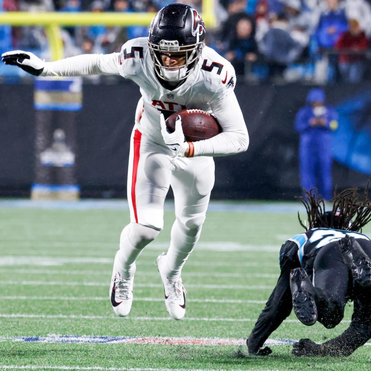 WATCH: Falcons WR Drake London scores TD in London