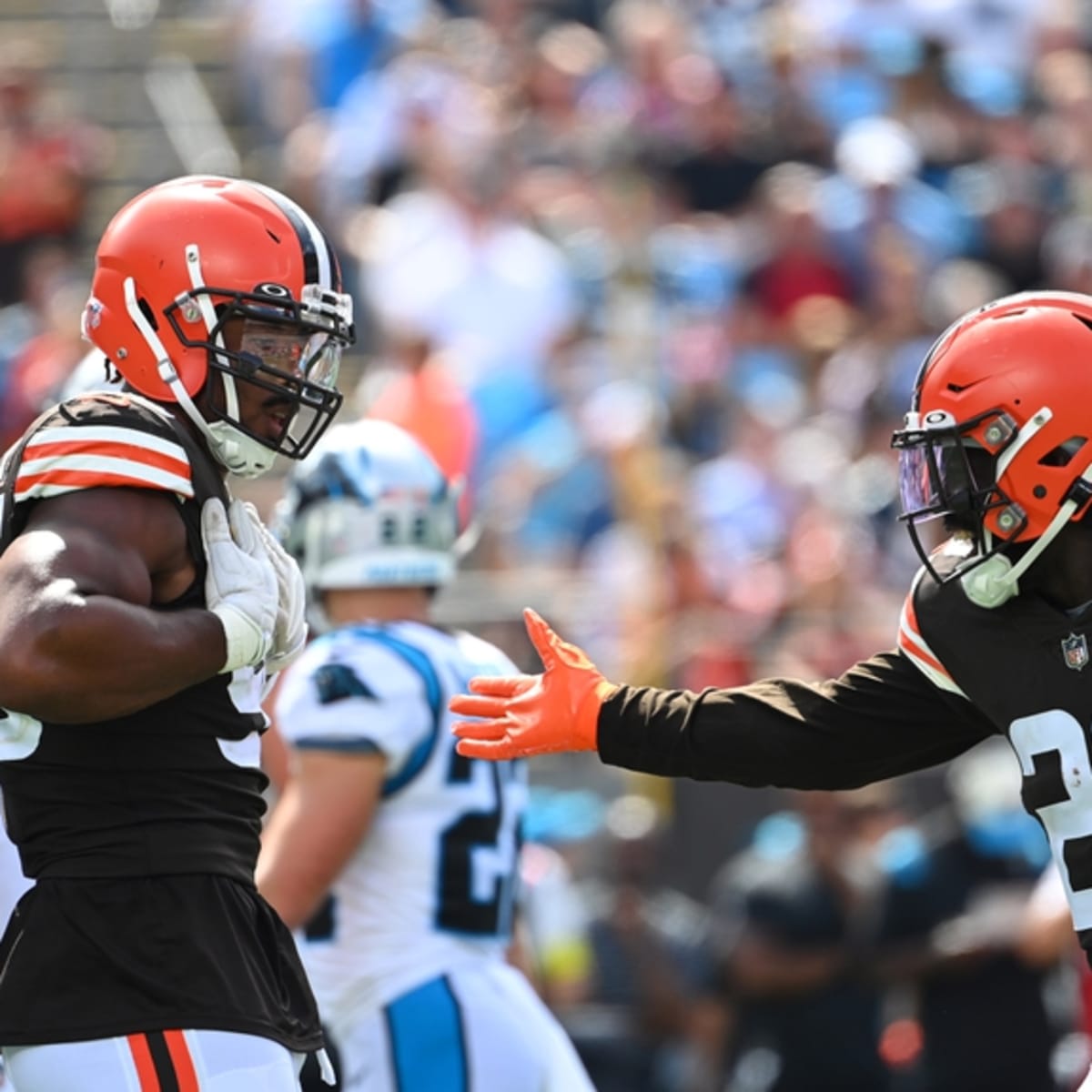 Browns LB Owusu-Koramoah, TE Njoku out against Dolphins