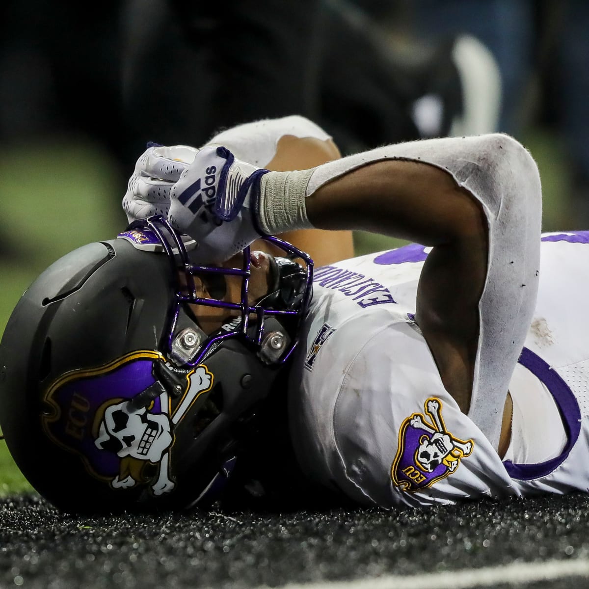 ECU QB Holton Ahlers Accuses UC of Intentionally Knocking Out Keaton  Mitchell - All Bearcats