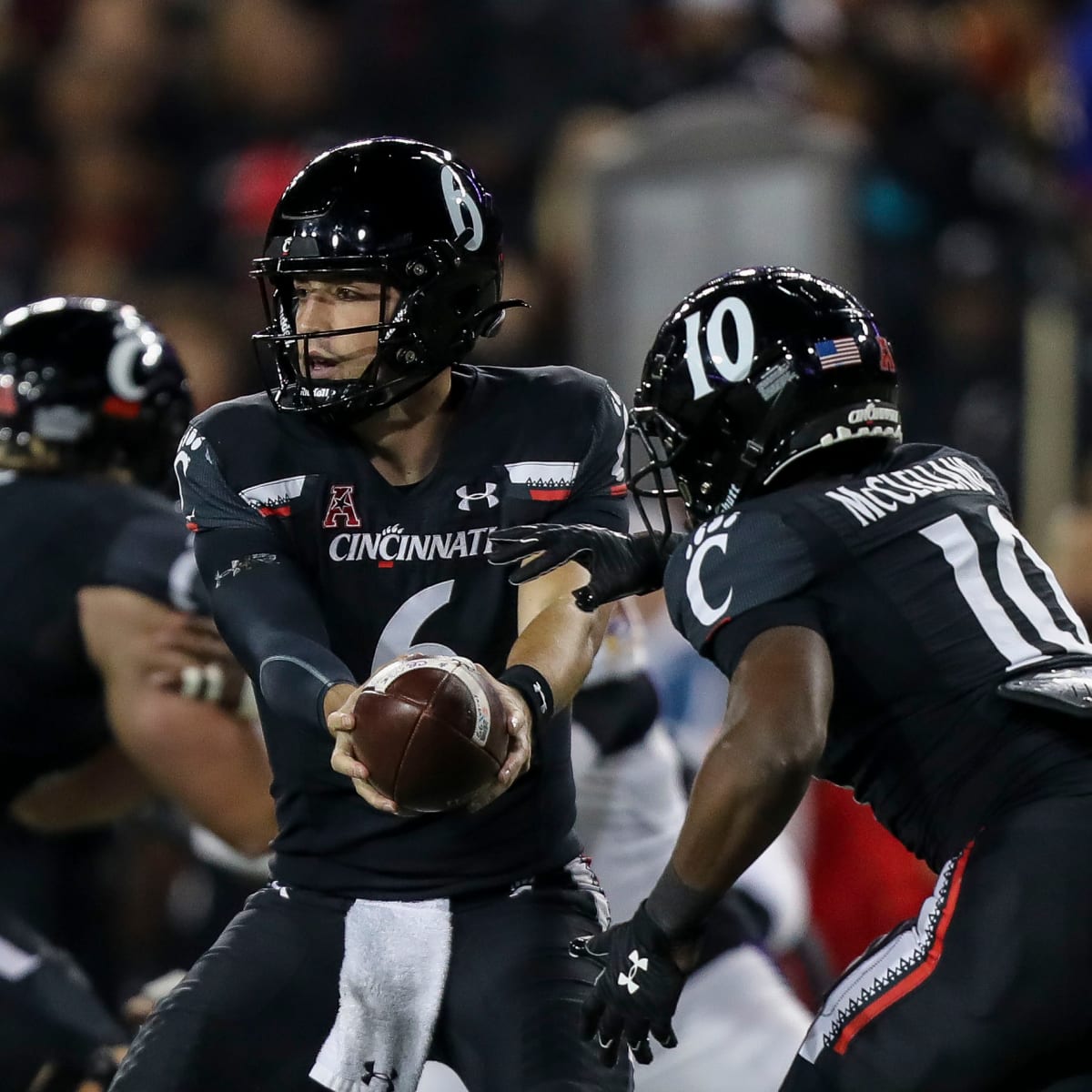 UC Unveils Navy Uniform Combo - All Bearcats