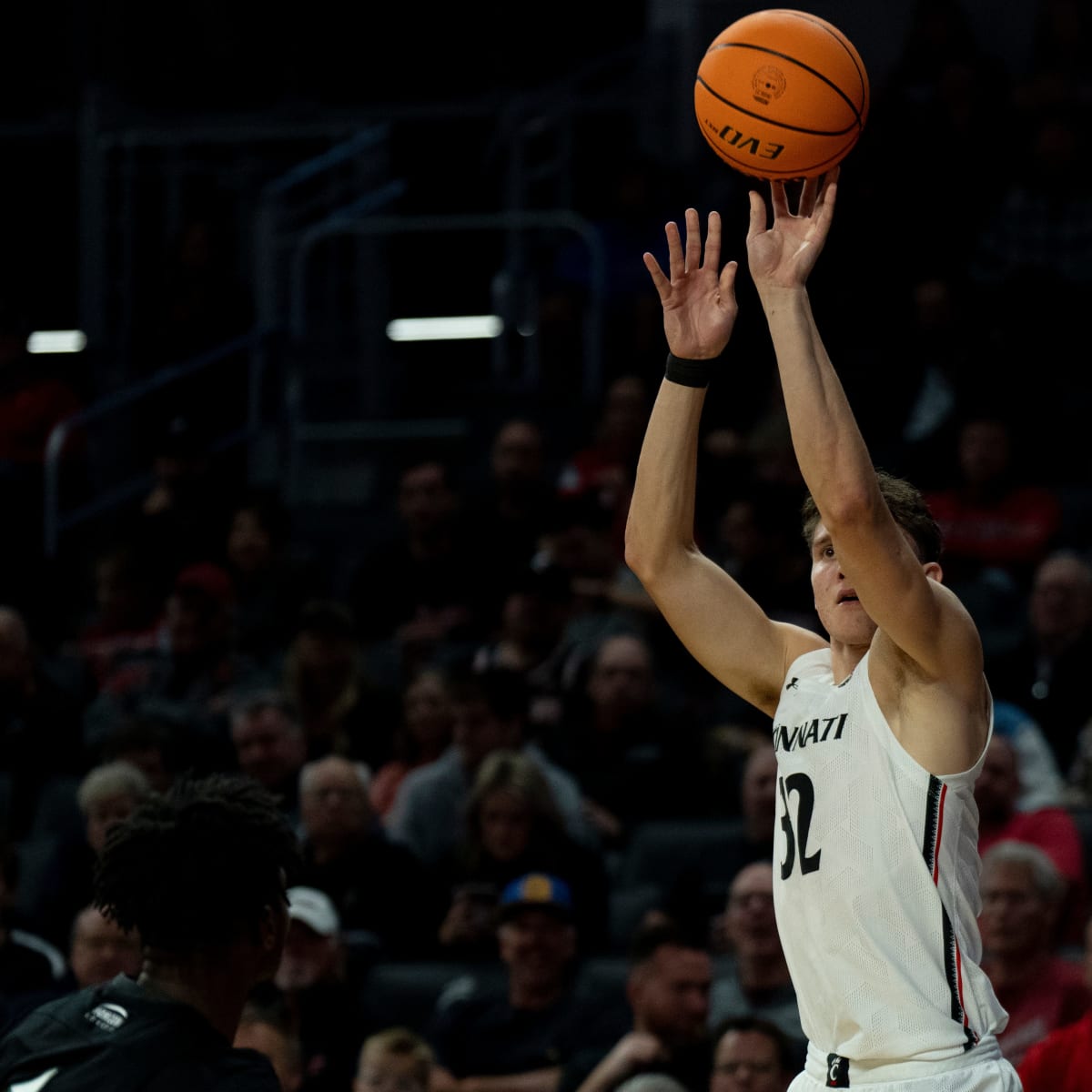 Watch: Desmond Ridder, Ahmad 'Sauce' Gardner Pump Up Nippert Crowd Before  ECU Game - All Bearcats