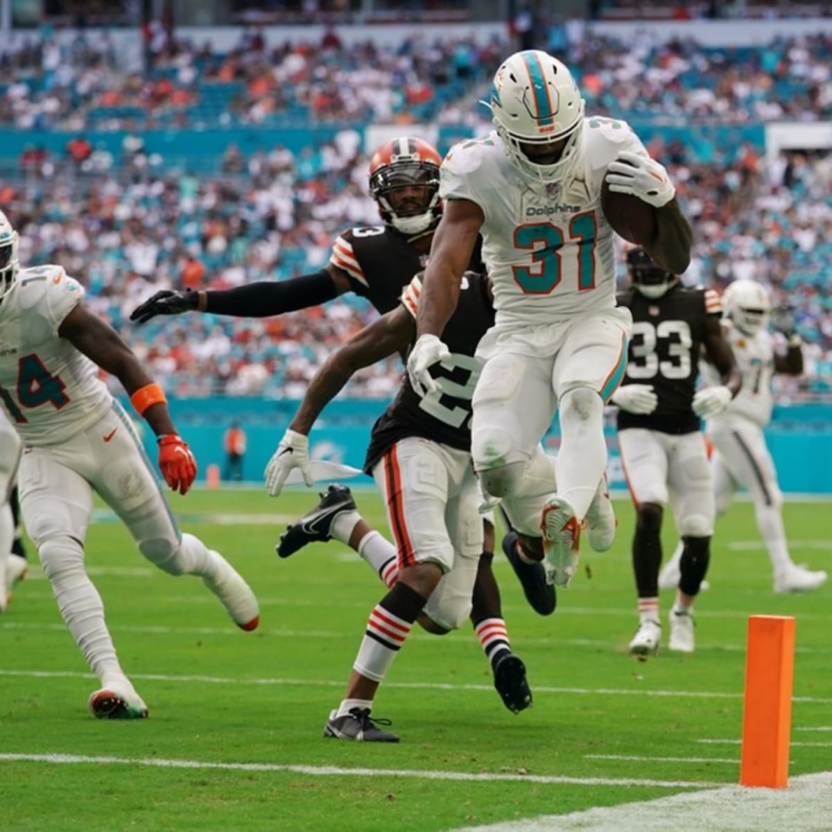 Miami Dolphins unleash ground attack in win over Cleveland Browns