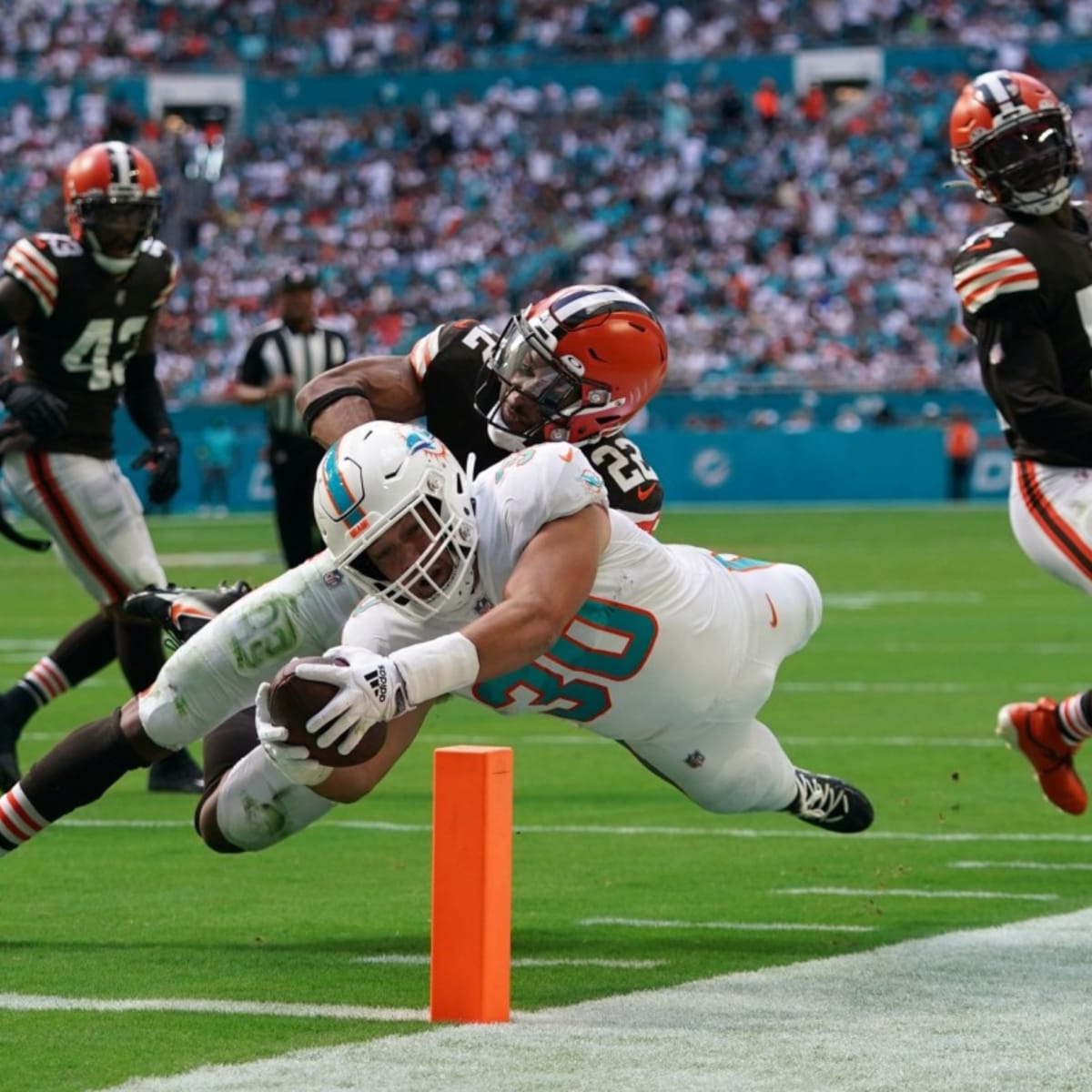 Miami Dolphins-Cleveland Browns Week 10 Complete Observations - Sports  Illustrated Miami Dolphins News, Analysis and More