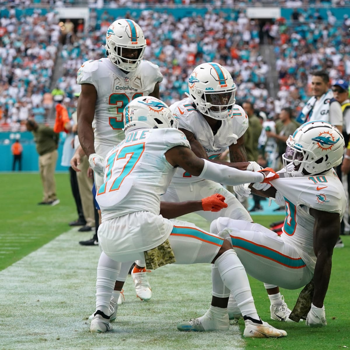 Number 15 and the Three Dolphins Who Wore It Best - Sports Illustrated  Miami Dolphins News, Analysis and More