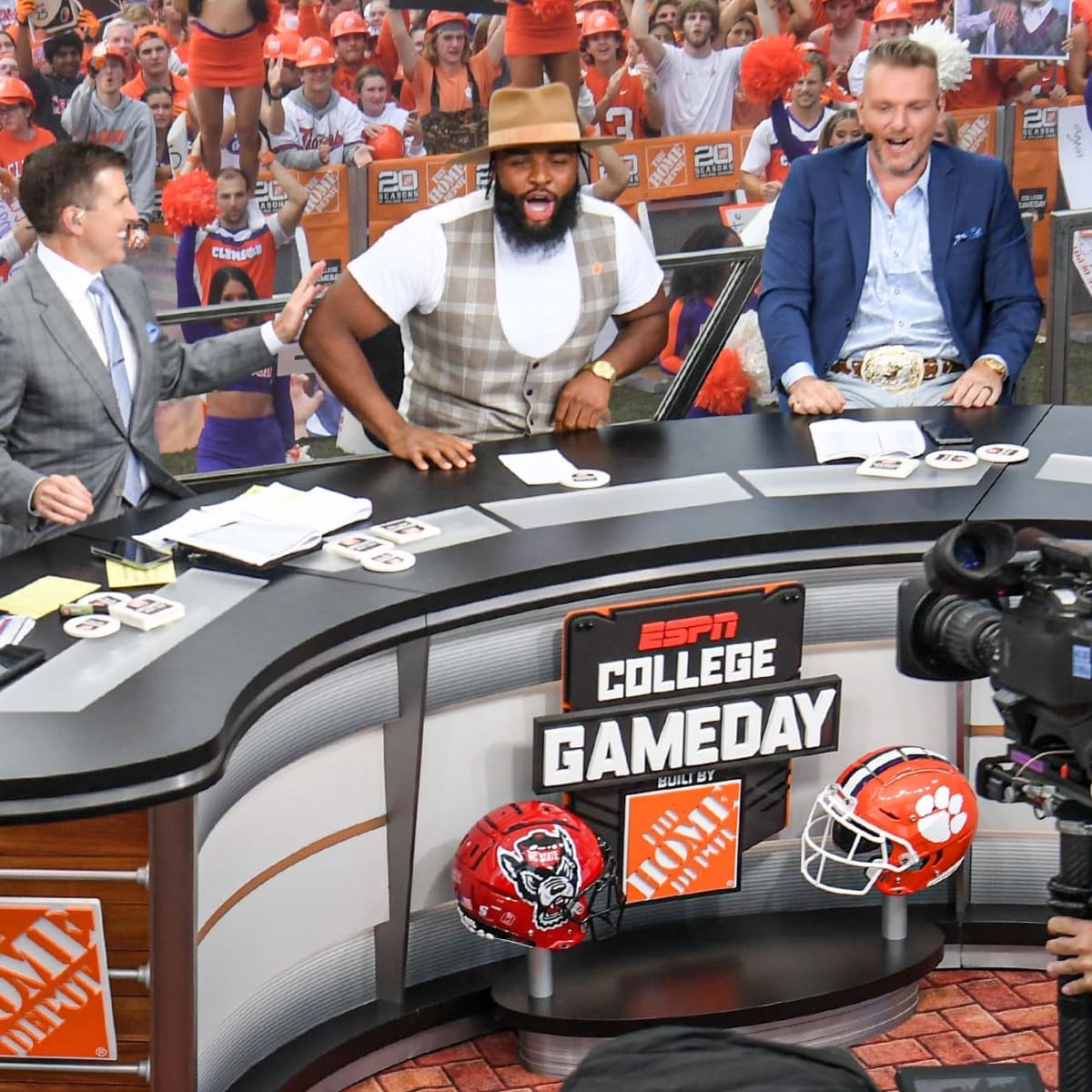 ESPN's College GameDay Built by The Home Depot Travels to Colorado for the  'Rocky Mountain Showdown,' Celebrates Corso's 400th Headgear Pick - ESPN  Press Room U.S.