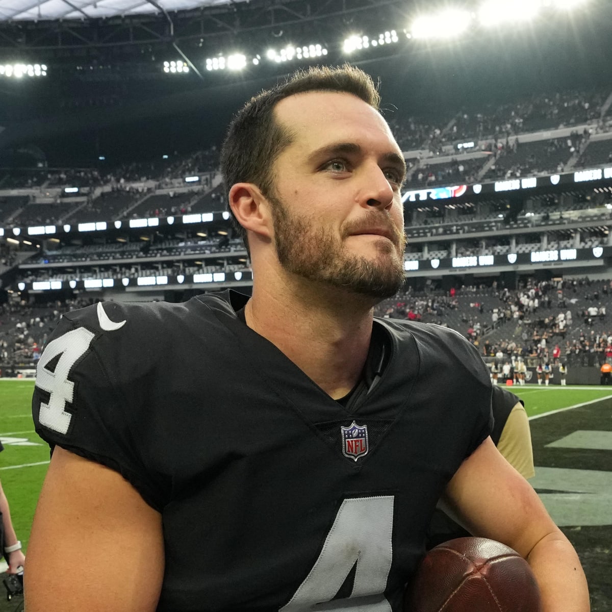 Watch: Derek Carr reacts to seeing Davante Adams in the Silver and Black  for the first time