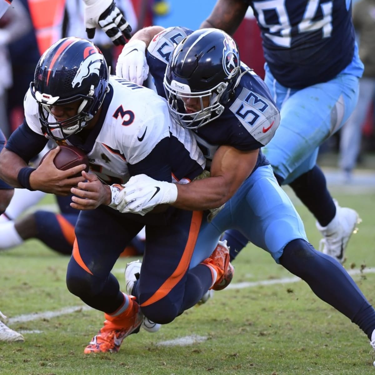 Tennessee Titans pass rush menaces Russell Wilson, beat Broncos 17-10