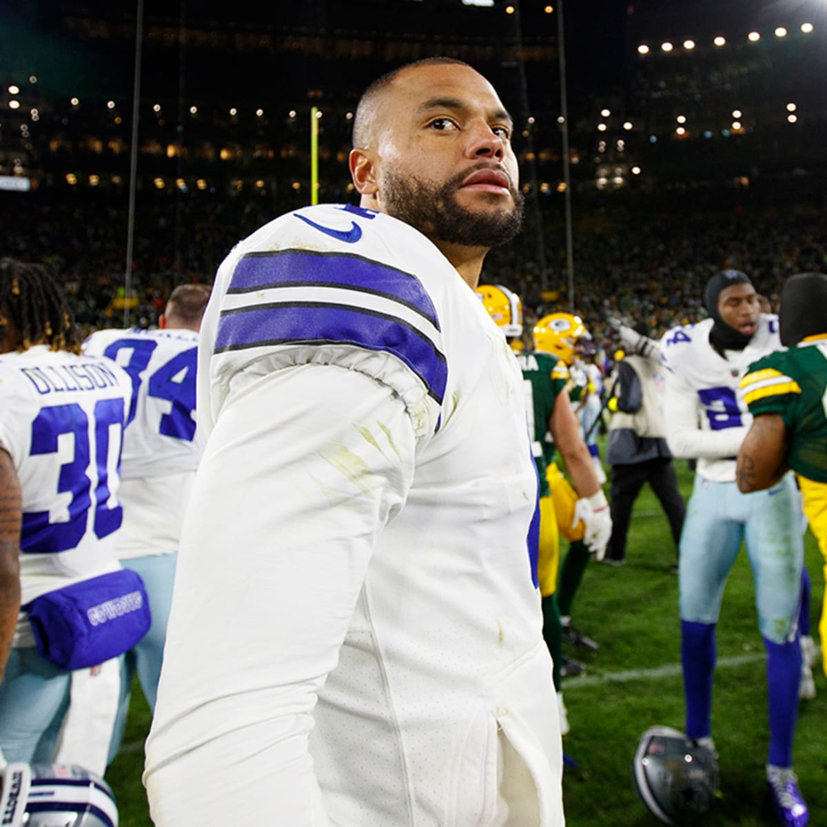 Ezekiel Elliott's explicit take on Cowboys' quarterback controversy: 'We're  used to the disrespect'