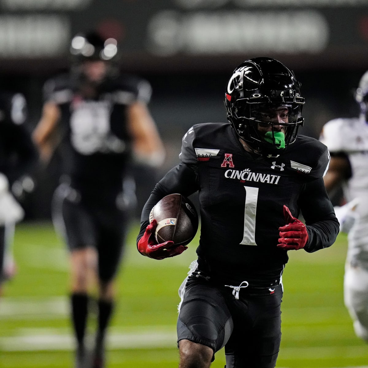 Watch: Former Cincinnati Bearcats Wide Receiver Tre Tucker Flashes Skills  in Preseason Debut For Raiders - All Bearcats