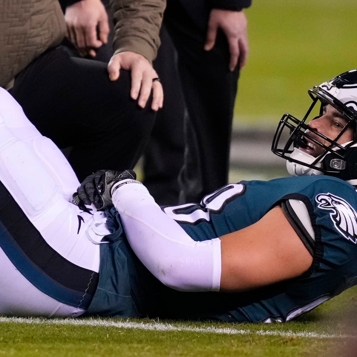 Eagles TE Dallas Goedert Suffers Severe Shoulder Injury on 'MNF' - Sports  Illustrated