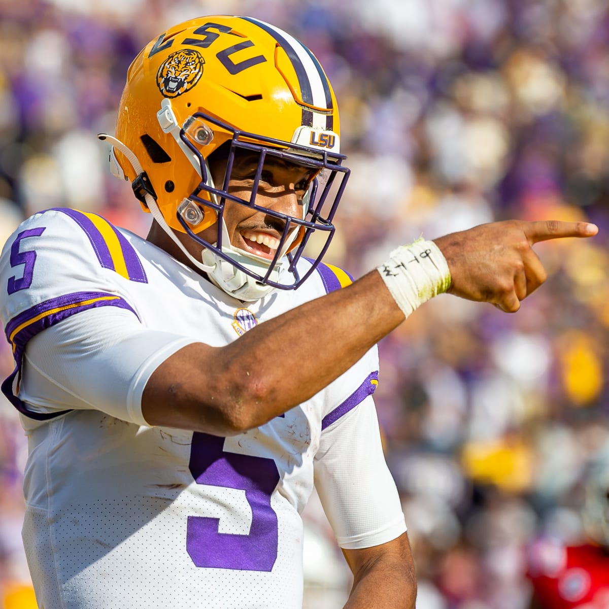 LSU QB Jayden Daniels Signs Unique NIL Deal - Sports Illustrated LSU Tigers  News, Analysis and More.