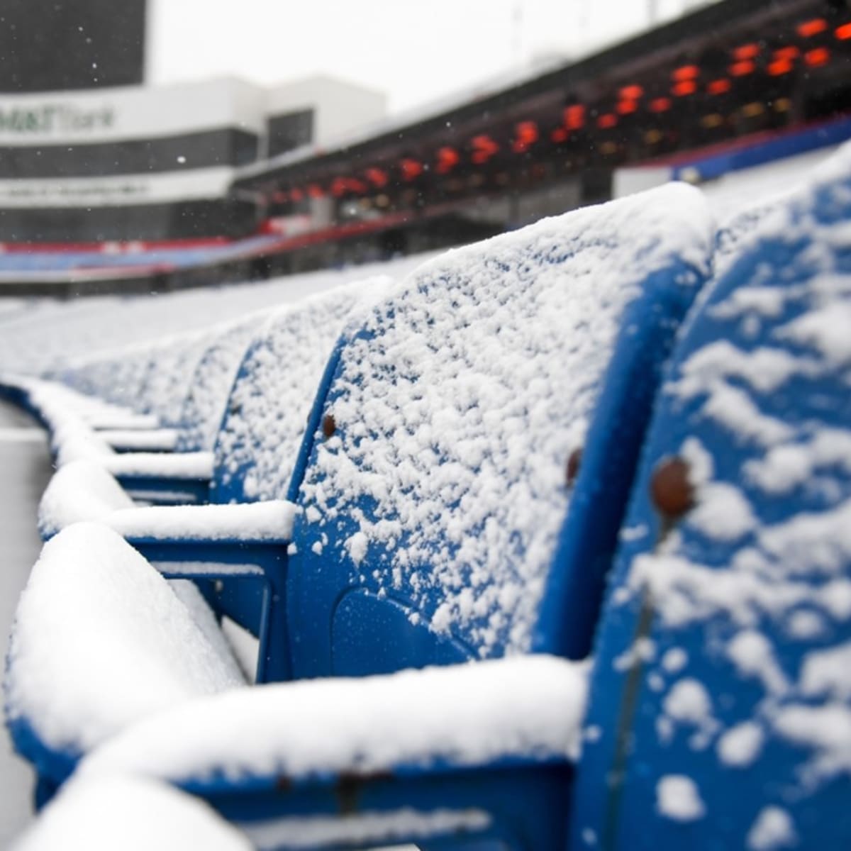 THUNDERSNOW  Should the Cleveland Browns/Buffalo Bills game be