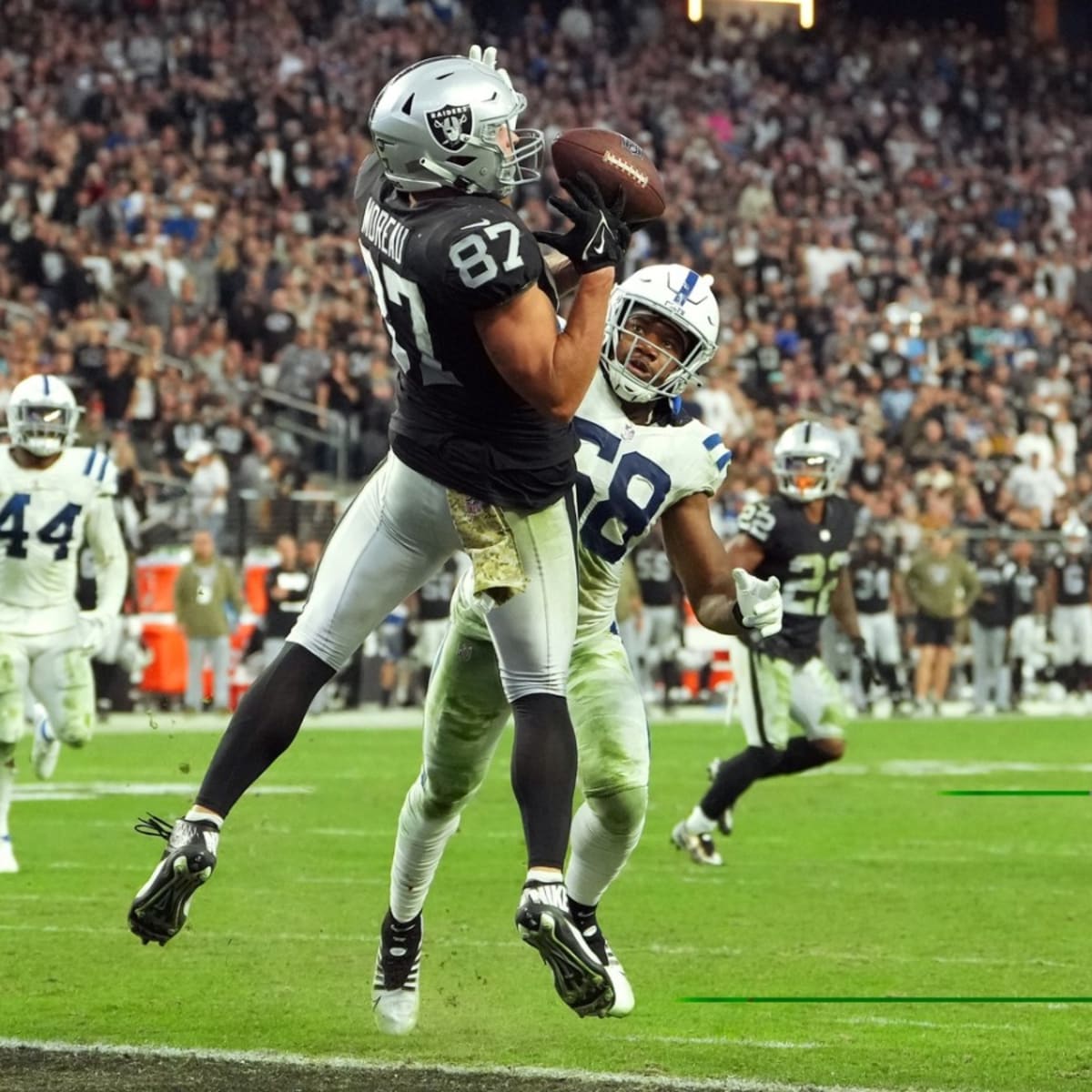 Raiders tight end Foster Moreau (87) gestures to a reporter during