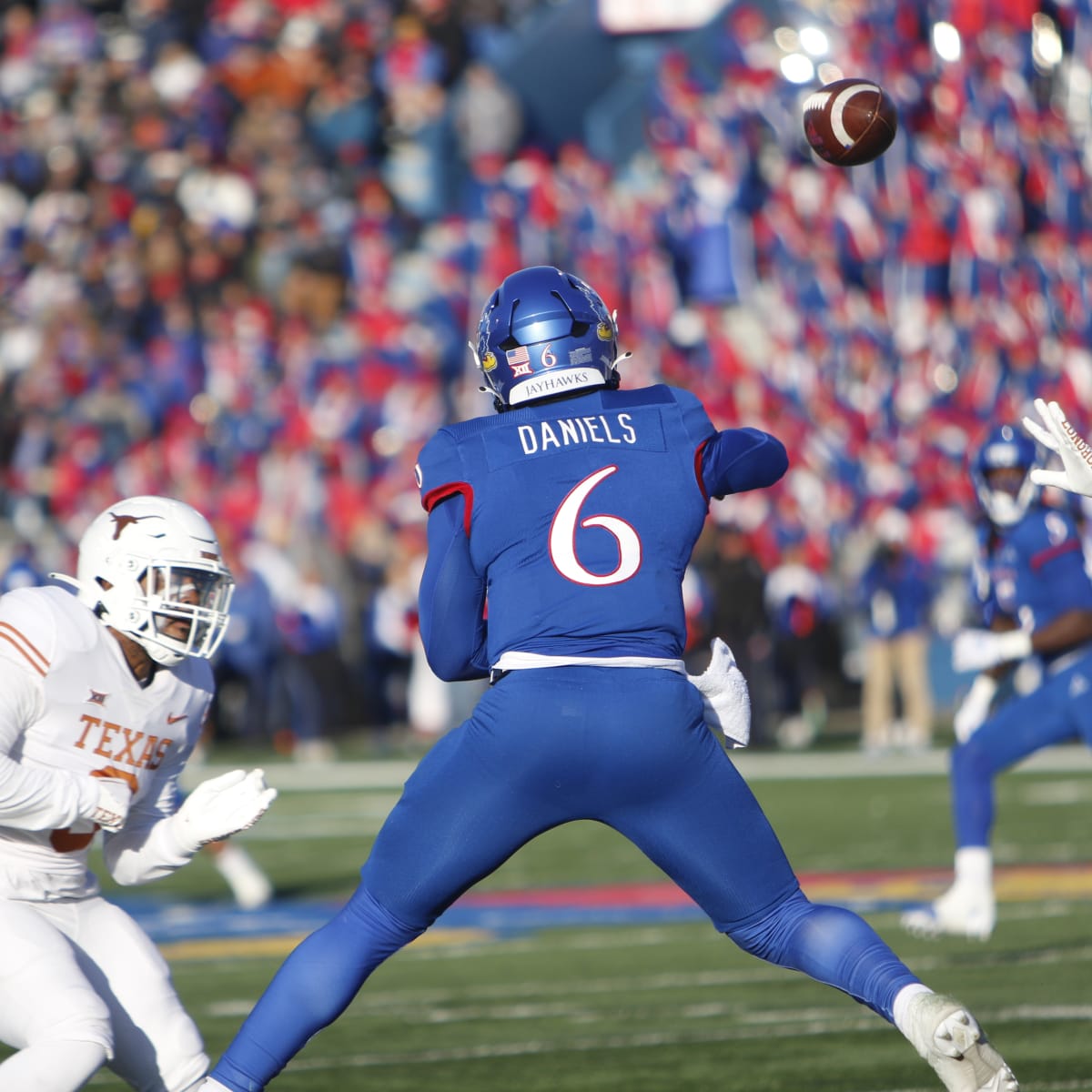 GRADING THE HORNS, ON TEXAS FOOTBALL, LONGHORNS DEFEAT KANSAS, 40-14, JAYHAWKS, BIG 12