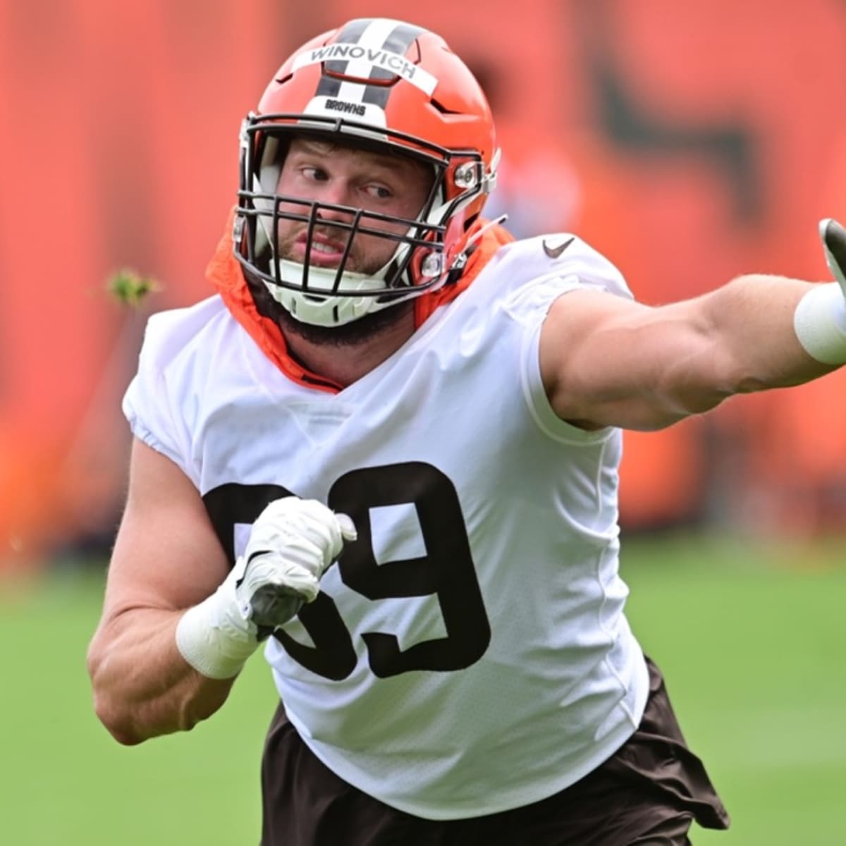 Browns Activate DE Chase Winovich