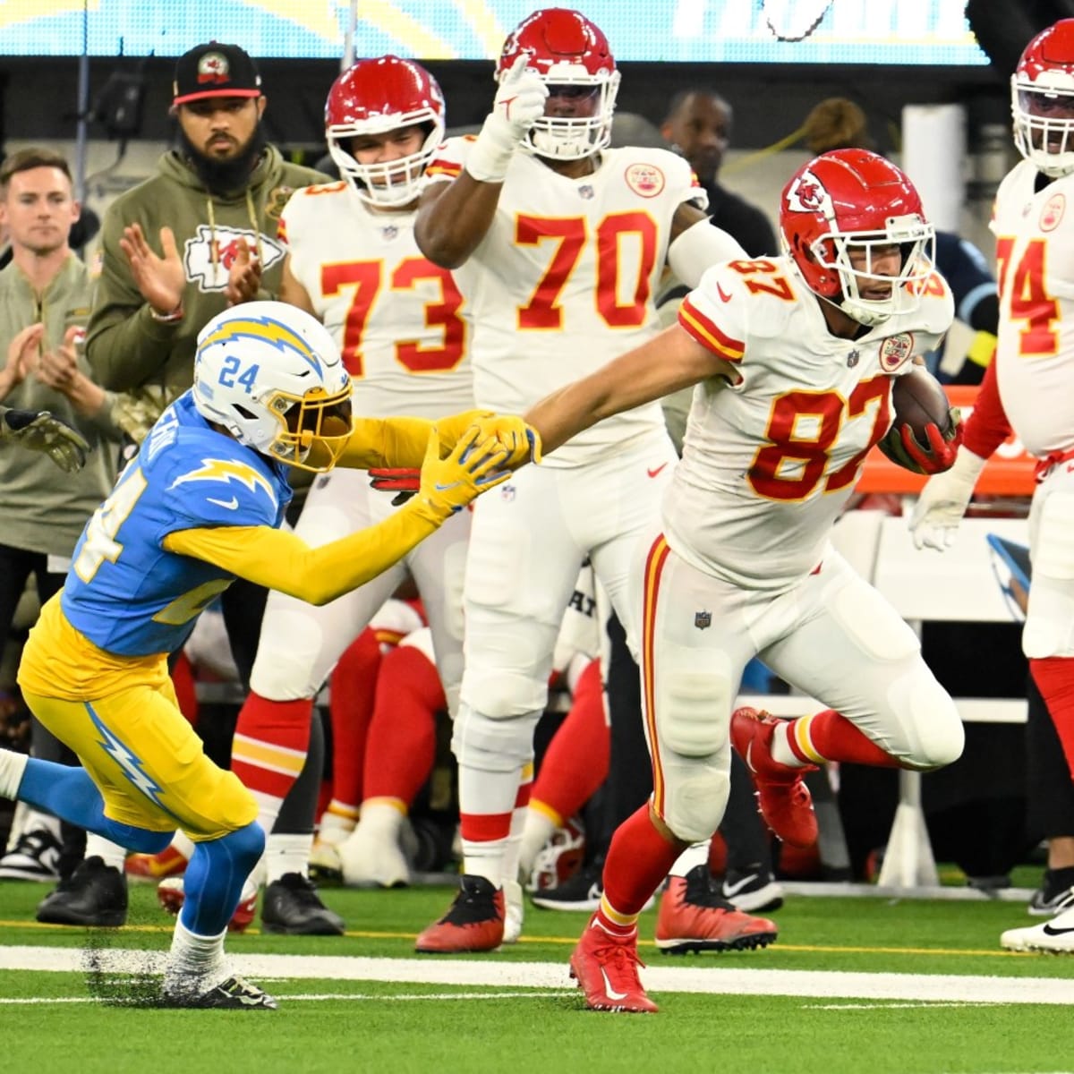 Kelce scores 3 touchdowns, Chiefs rally past Chargers 30-27
