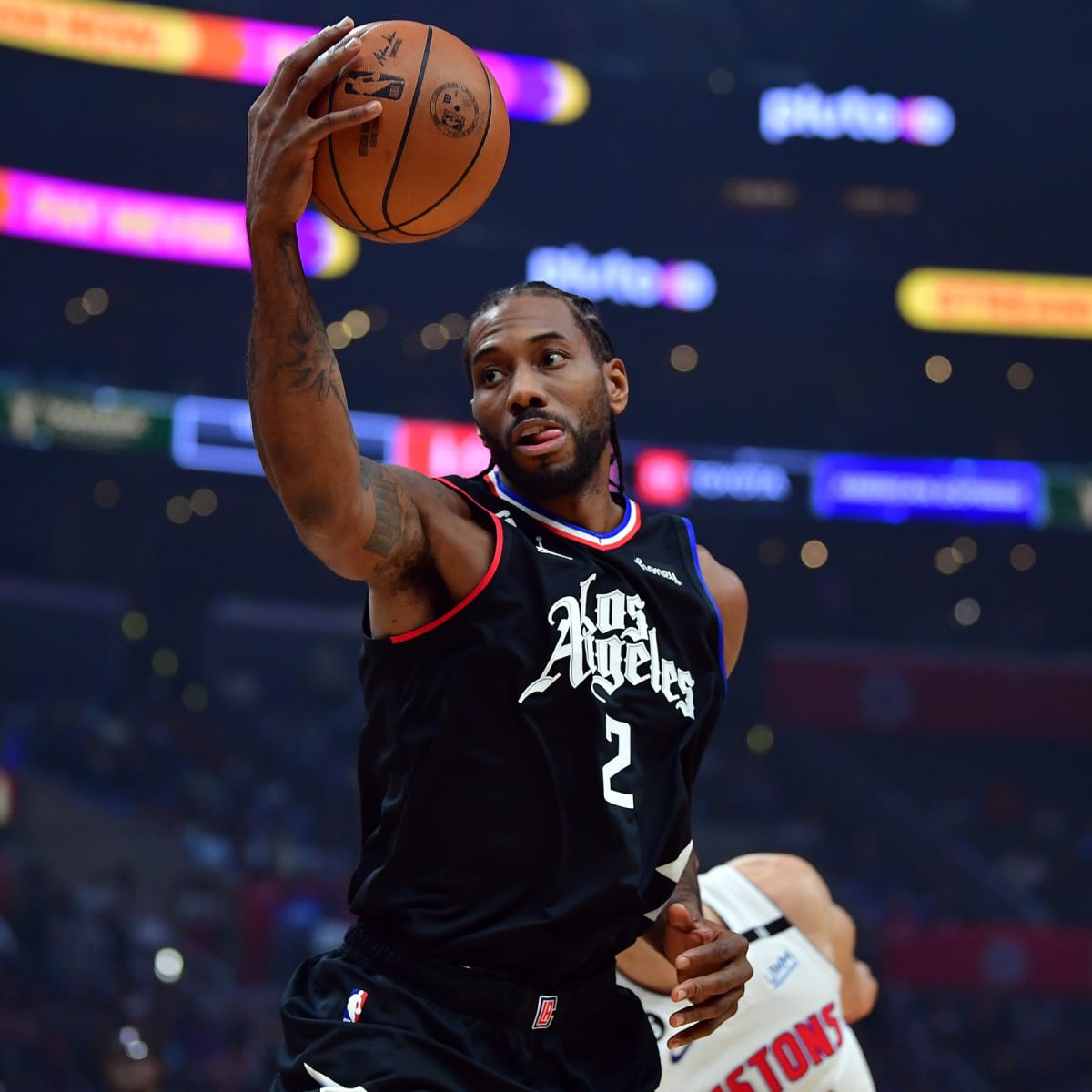 Clippers' Kawhi Leonard misses third straight game with knee injury 