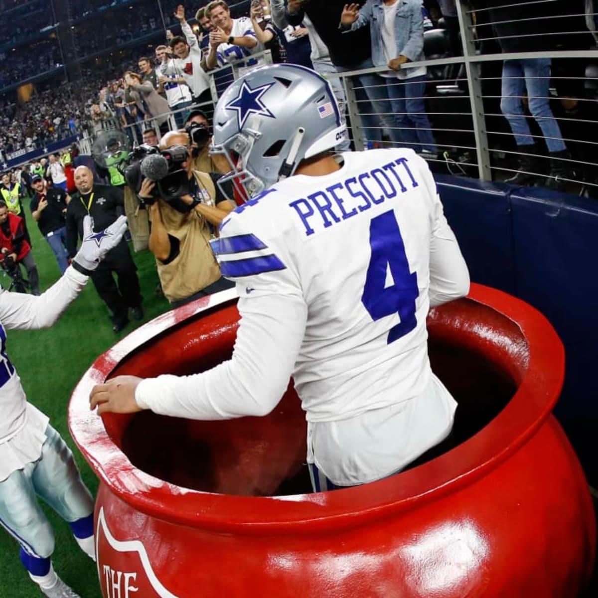 Cowboys find rhythm to beat Giants on Thanksgiving, gain ground in NFC East