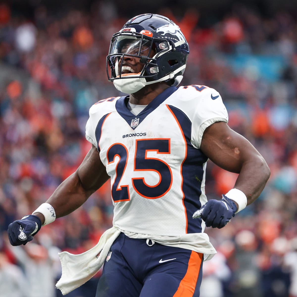 Broncos, others say farewell to Williams