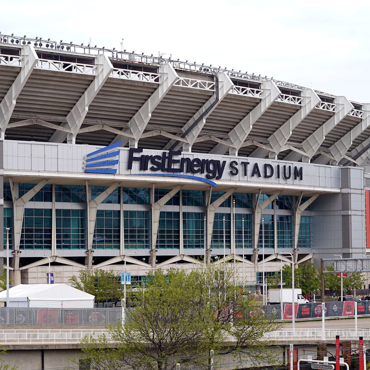 Browns' field still wears tire tracks from vandalism as Buccaneers arrive