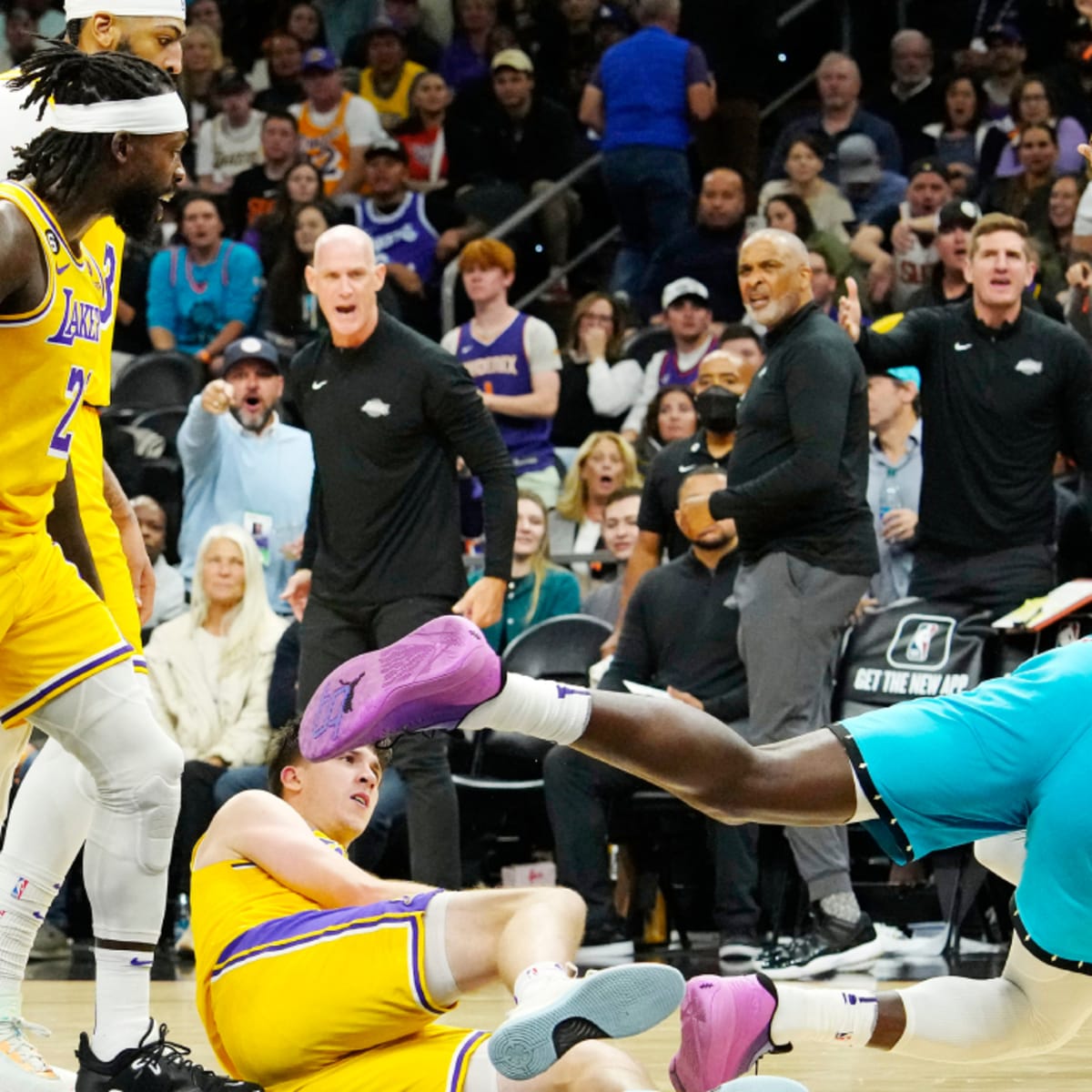 Video: Patrick Beverley Eggs on Lakers Fans to Keep Booing During