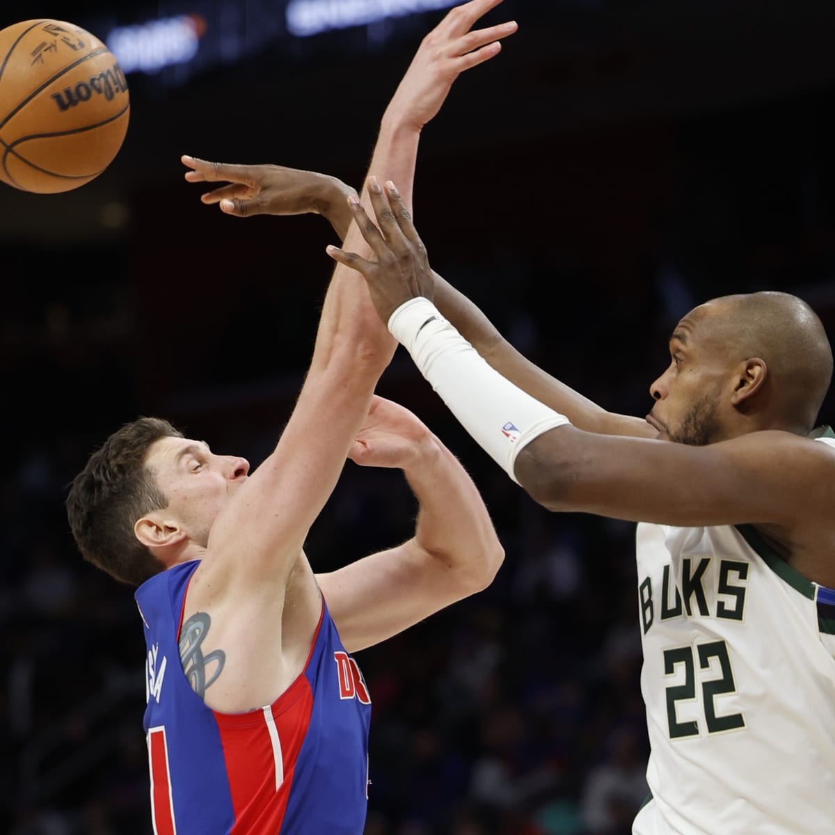 Reports: Pistons to buy out Mike Muscala, making him free agent