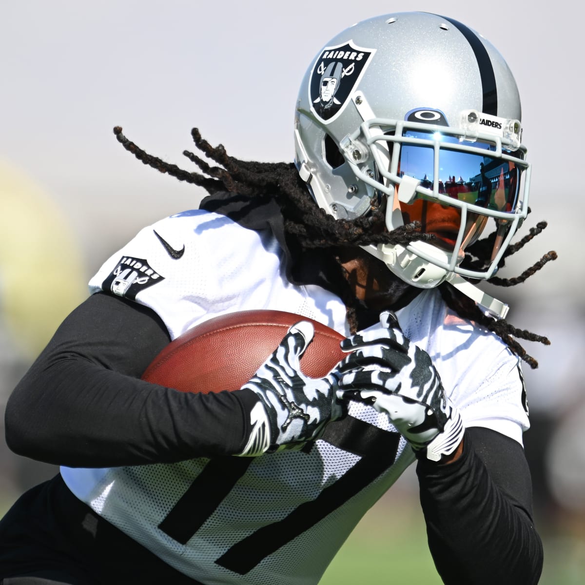 Raiders news: Davante Adams practices Friday after dealing with
