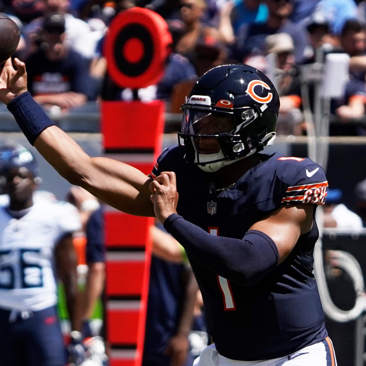 Bears' QB Justin Fields puts on show in NFL preseason debut