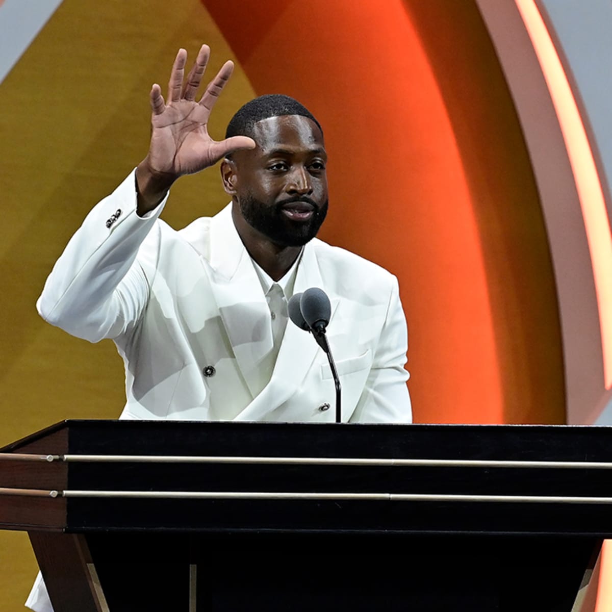 Dwyane Wade Delivers Moving Message to Allen Iverson During Hall of Fame  Speech - Sports Illustrated 
