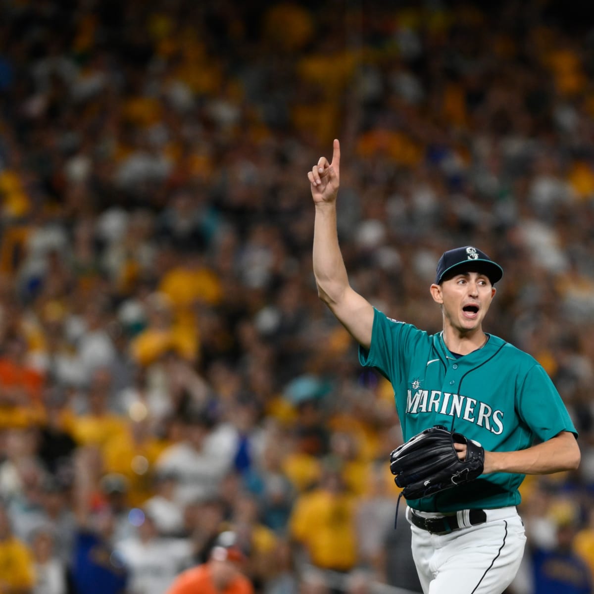 Mariners legend Felix Hernandez throws out first pitch ahead of pivotal  ALDS Game 3 vs. Astros