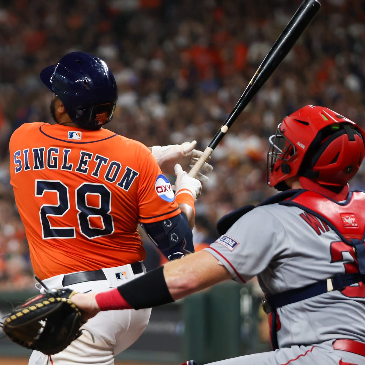 Astros' Jon Singleton hits his first homer since 2015, then makes