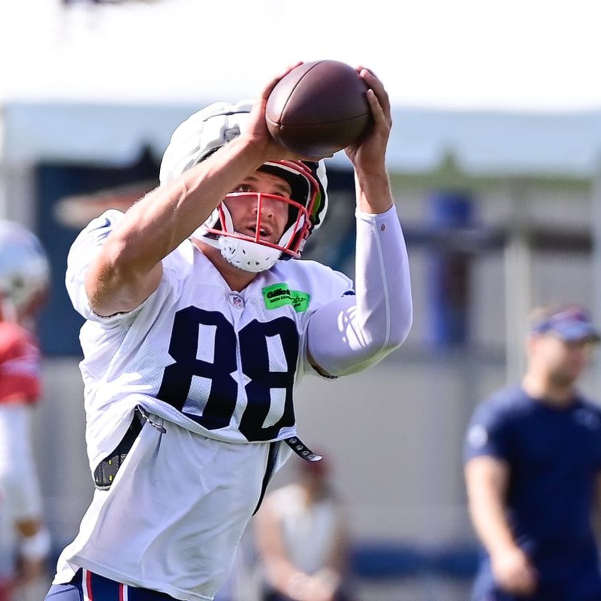 Mike Gesicki injury update: How to handle the Dolphins TE vs. Patriots in  Week 15 - DraftKings Network