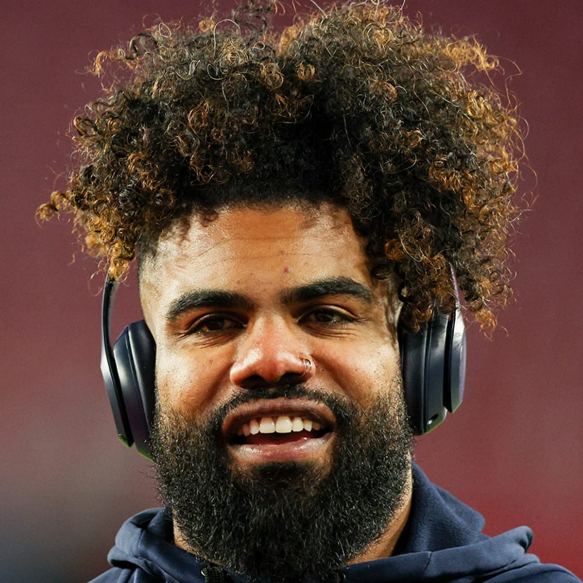 Ezekiel Elliott Flashes $260,000 Worth Diamond Jewelry With Cowboys &  Patriots Jersey Numbers, Weeks After Signing $6,000,000 Contract With New  England - The SportsRush